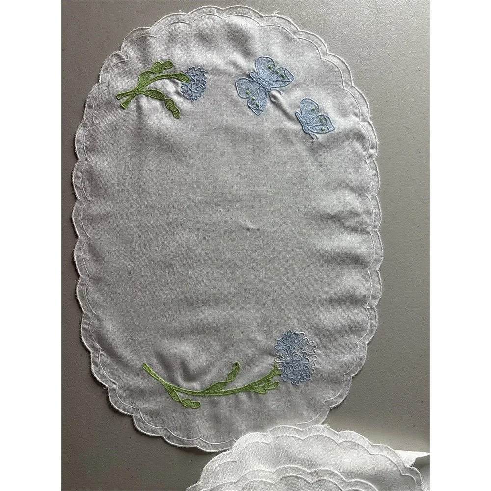 Hand‎ Stitched Set of 4 Delicate Vintage Floral butterfly Table Cloth Mats